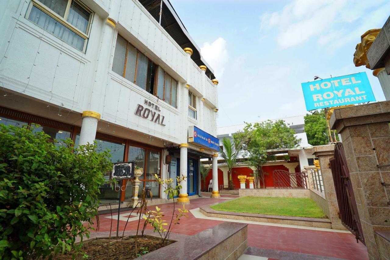 Hotel Royal Ahmedabad Exterior photo
