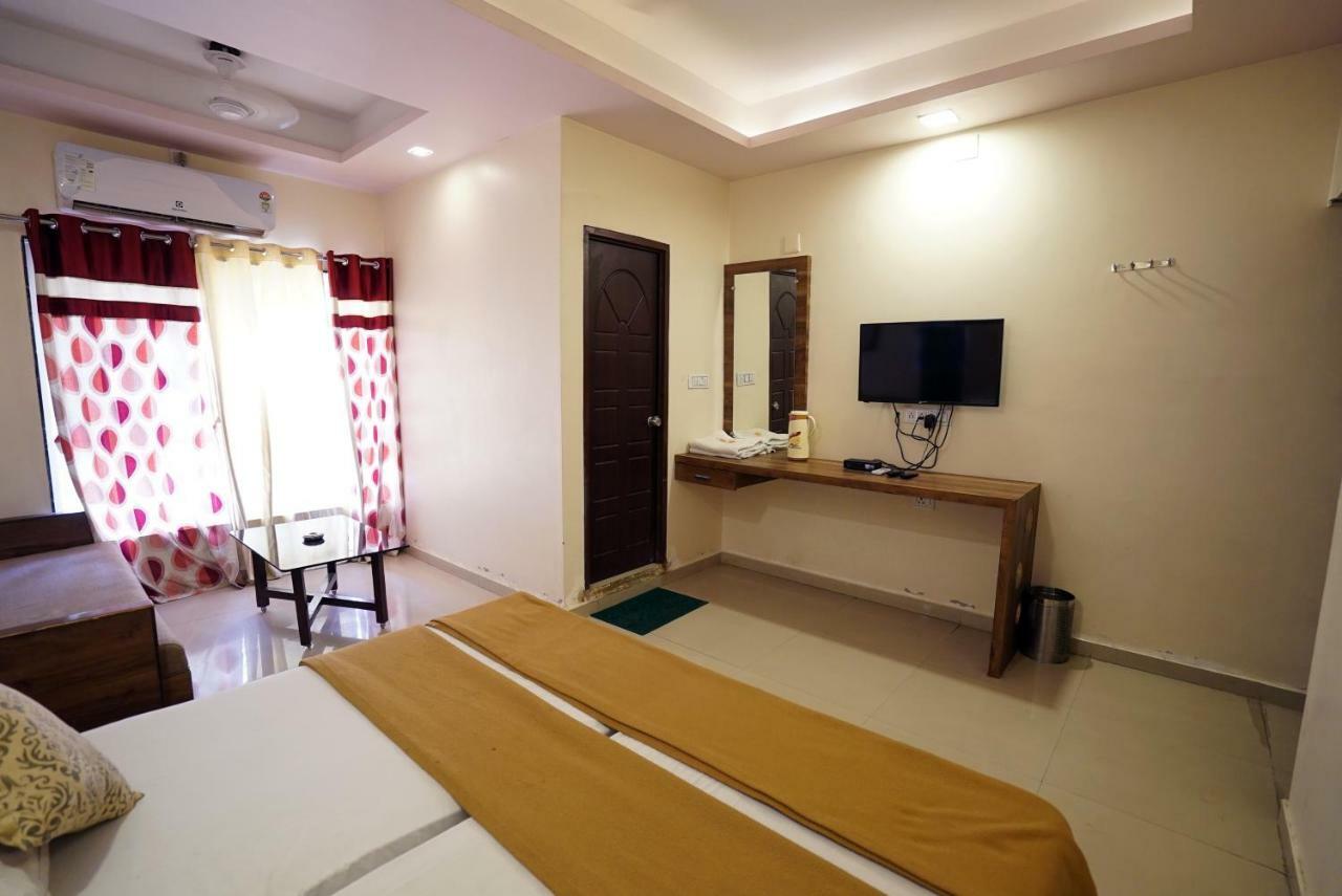 Hotel Royal Ahmedabad Exterior photo