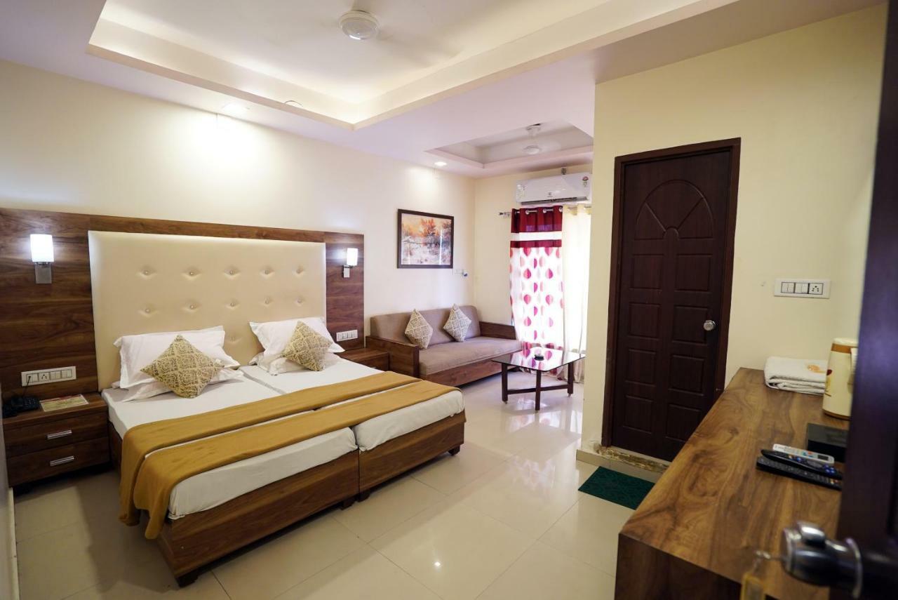 Hotel Royal Ahmedabad Exterior photo